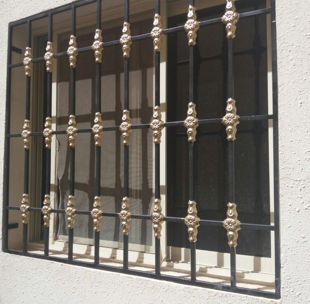 حداد ومظلات وسواتر الرياض